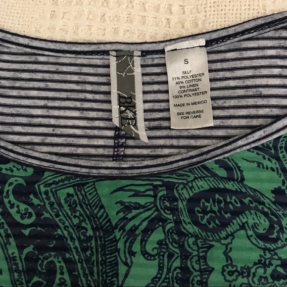 BKE Top The Buckle Mixed Media Paisley Stripes Sm - Picture 3 of 3